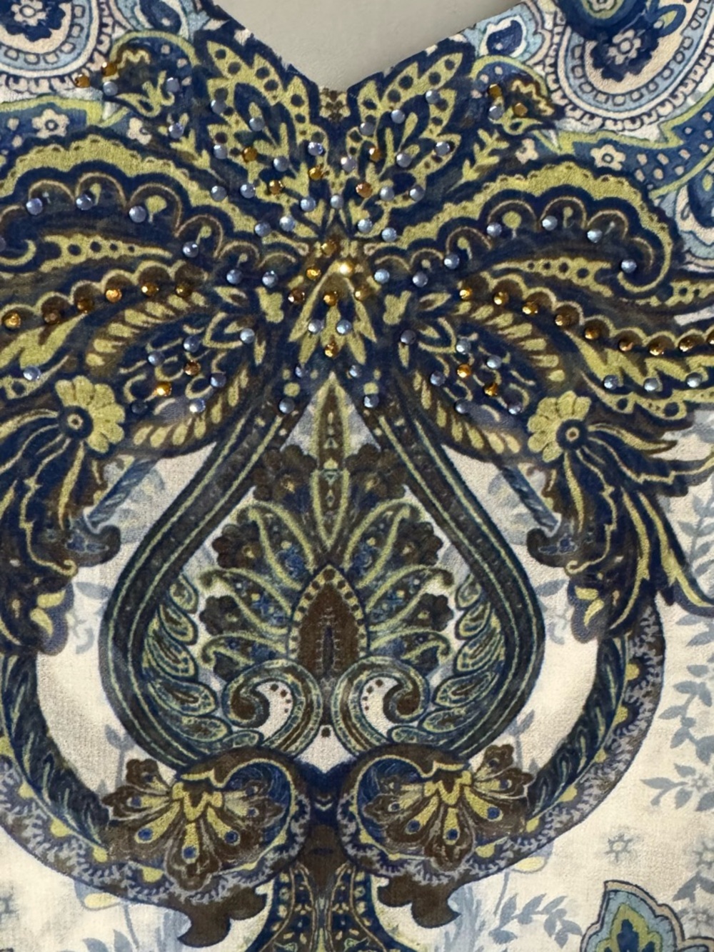 GORGEOUS Print V-Neck Flowing Top - Blue & Cream PLUS: 2X    #11 - Picture 3 of 9